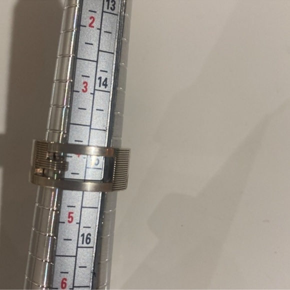 Gucci Unisex G cut ring/scarf ring - Picture 10 of 14